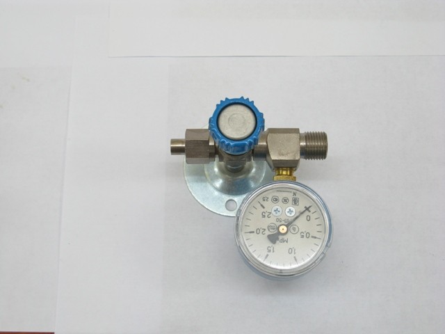 Клапан запорный К-1101-16 (ВКм) Вент кисл палатный с манометром на выходе