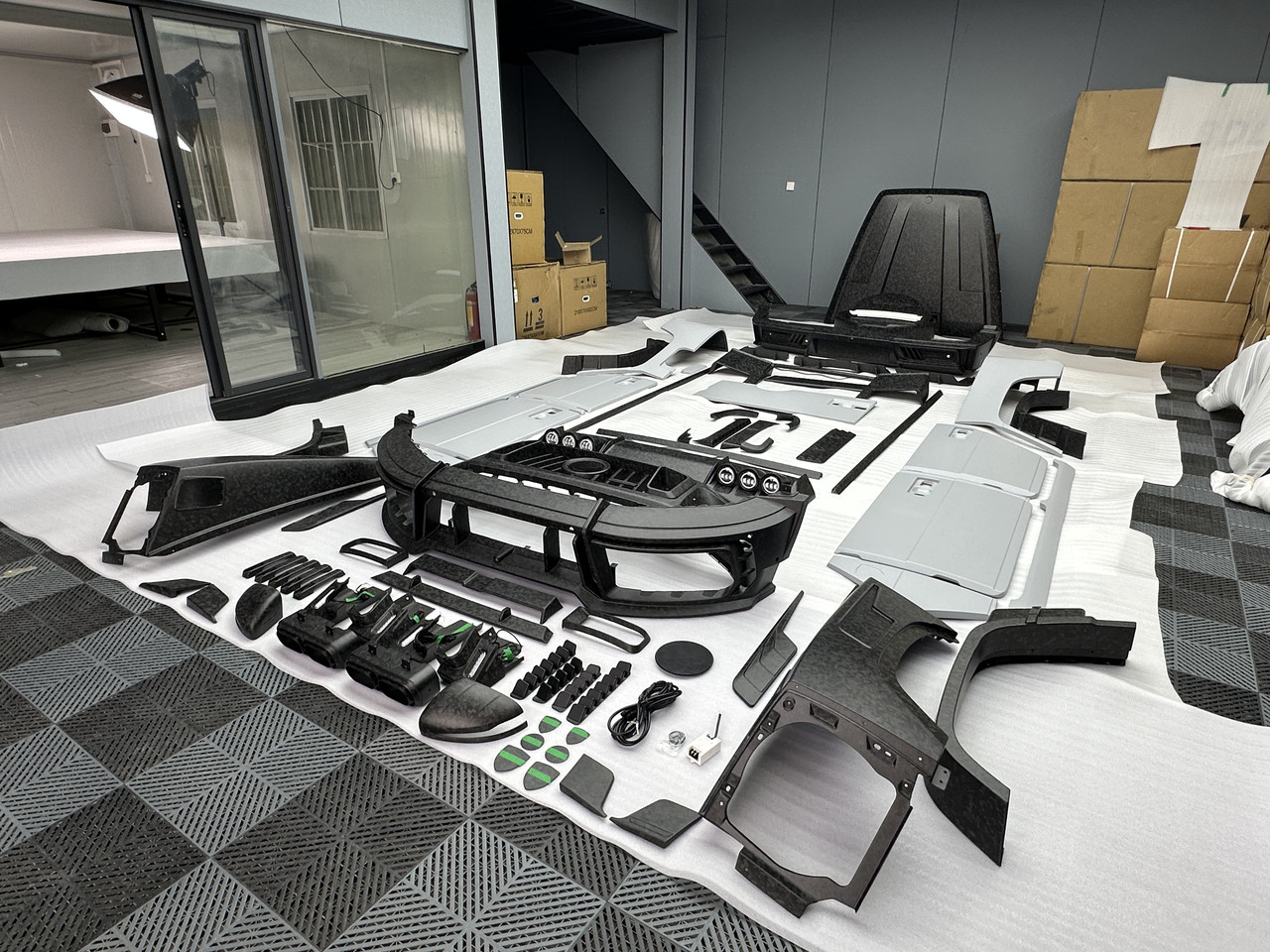 Карбоновый обвес для Mercedes-Benz G-Class G63 G500 G450 W465 2025 гелик гелентваген крылья - фото 1 - id-p125527080