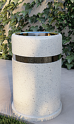 Урна из композитного мрамора c деревянным настилом