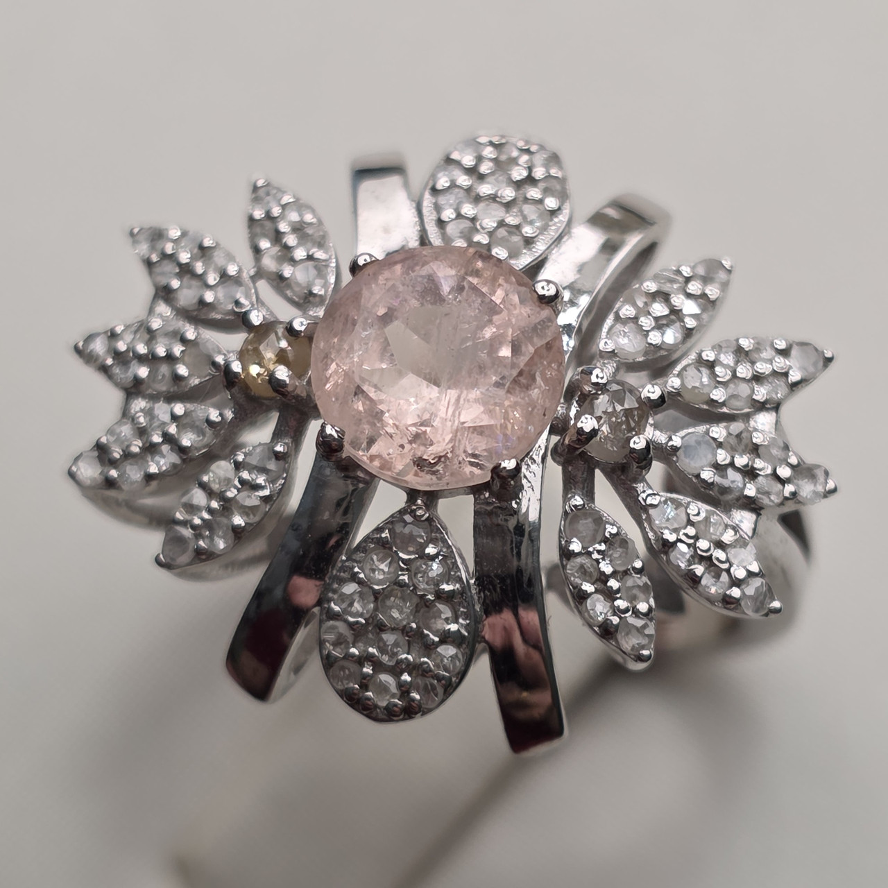 Кольцо серебро 925 проба, 6,4гр,кунцит 0,8кт, бриллианты 0,55 кт, размер 18,0, фото 1