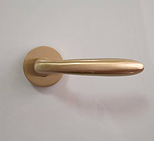 FORME А109-RFT MB дверная ручка PADOVA на круглой розетке матовая латунь