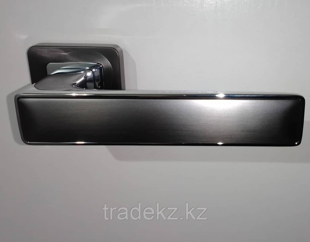 HIGHGRADE HQ830.Z4.SB.CR HG дверная ручка HQ830 на квадратной розетке SB/хром 4870211231342