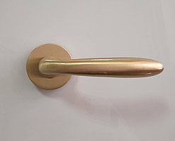 FORME А109-RFT BN дверная ручка PADOVA на круглой розетке бронза наив