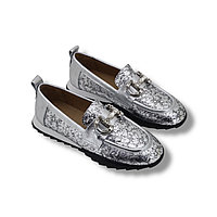 Серебристые женские лоферы Vesba 37