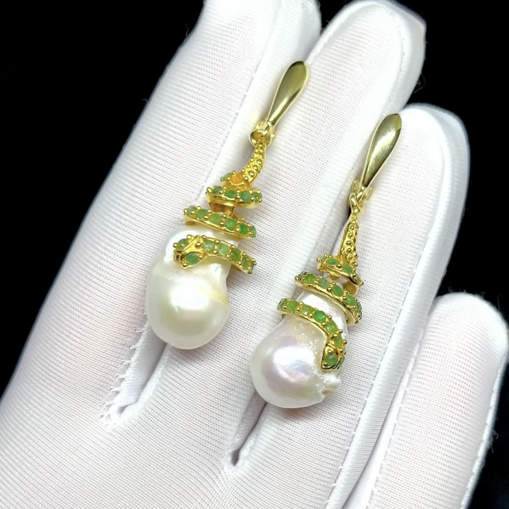 Серьги с натуральным Жемчугом Барокко и Изумрудами, фото 1