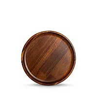 Жалаңаш балапан трусики киіп көреді және оның кискасымен мазақтайды