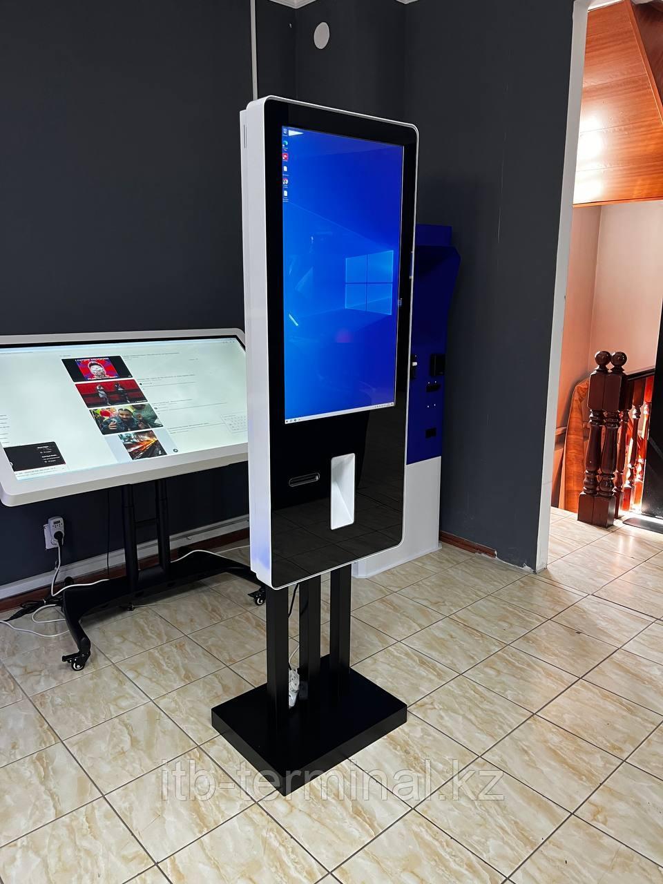 Электронный кассир 32" настенный. С фасадным стеклом на ножке, фото 1