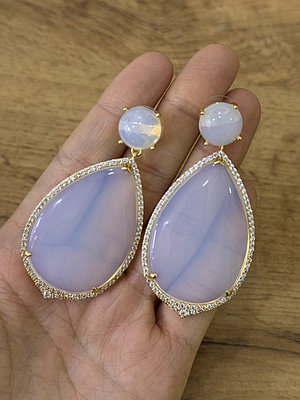 Қолдарымен ренжіді