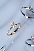 Помолвочное кольцо с "солнечным" природным бриллиантом 0.39ct