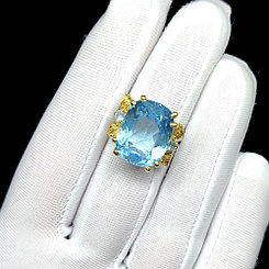 Кольцо с натуральным Топазом Скай блу
