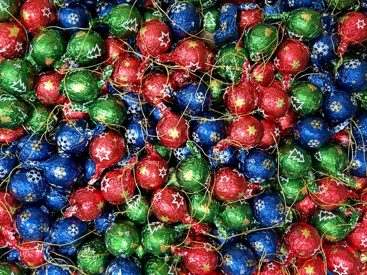 Шоколадные шарики Разноцветные (снежинка, ёлка, звезда) 100 гр (Ф)