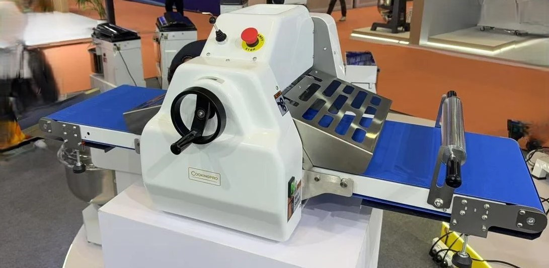 Тестораскаточная машина настольная BZ330, фото 1