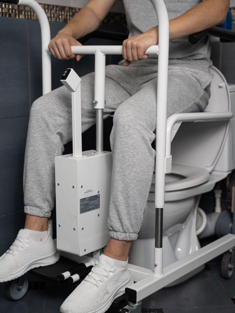 Вспомогательное многофункциональное техническое средство для подъема и перемещения пациентов модель «Кресло-туалет универсальный», фото 1