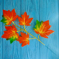 Искусственная ветка клена красно-зеленая длина 44-48 см