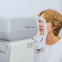 Офтальмолог дәрігер, қабылдау