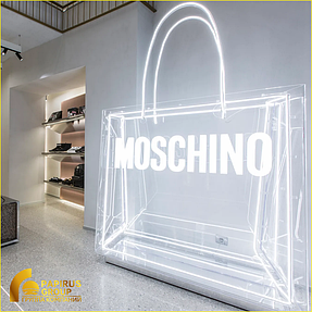 Объемная фигура для бутика Moschino