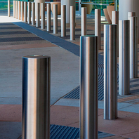 Безопасность территории: болларды или дорожные блокираторы?