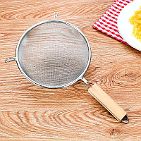 Сито металлическое с деревянной ручкой (диаметр 14см)