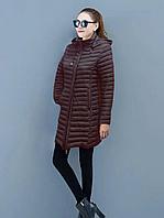 Удлиненная легкая куртка пуховик темно-бордового цвета женская