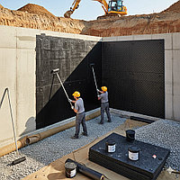 Гидроизоляция цокольного этажа: защита фундамента и устранение сырости