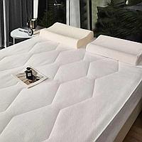 Наматрасник плотный из хлопка на резинке размера 180х200 см.