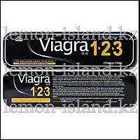 Әдемі қыздар иіліп қалды