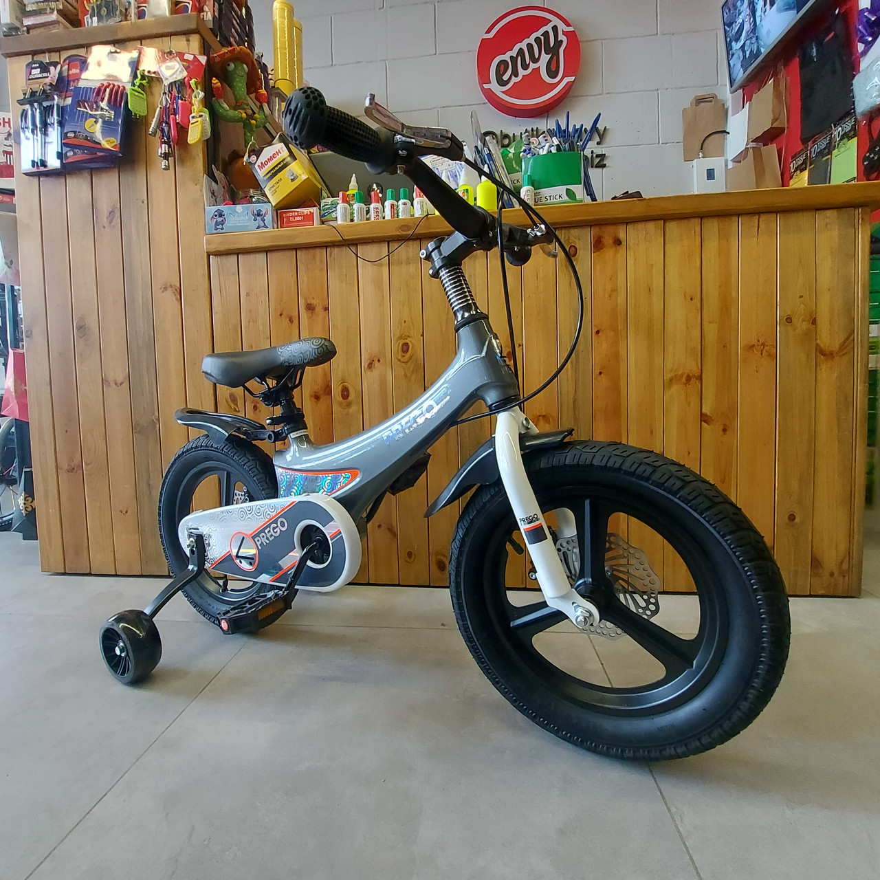 Двухколесный Детский велосипед "Prego" на литых дисках. Размер 14"x2,50". С боковыми колесами. Дисковые тормоза., фото 1