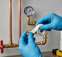 Как работать с ФУМ-лентой