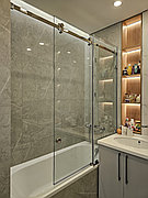 Душевая шторка на ванну из стекла. Сдвижная дверца. С установкой.