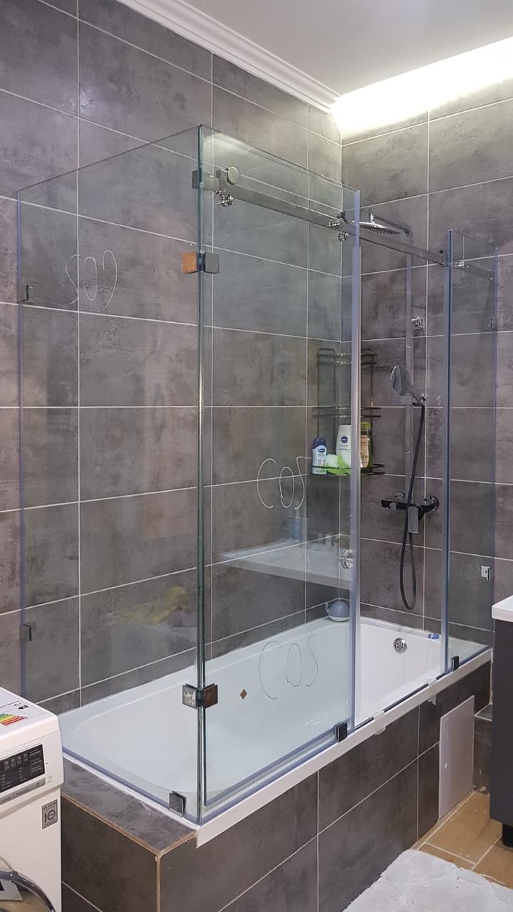 Душевая шторка на ванну из стекла. Сдвижная дверца. С установкой. - фото 1 - id-p124301634