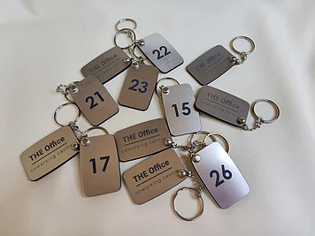 Офисные брелоки на заказ