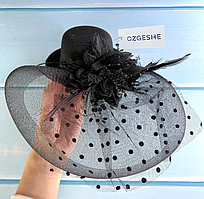 Вуалетка на заколке с цветами перьями и бусинами черная