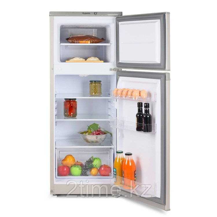 Узкий двухкамерный холодильник с верхней морозильной камерой Бирюса M422