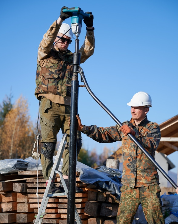 чем пробурить скважину