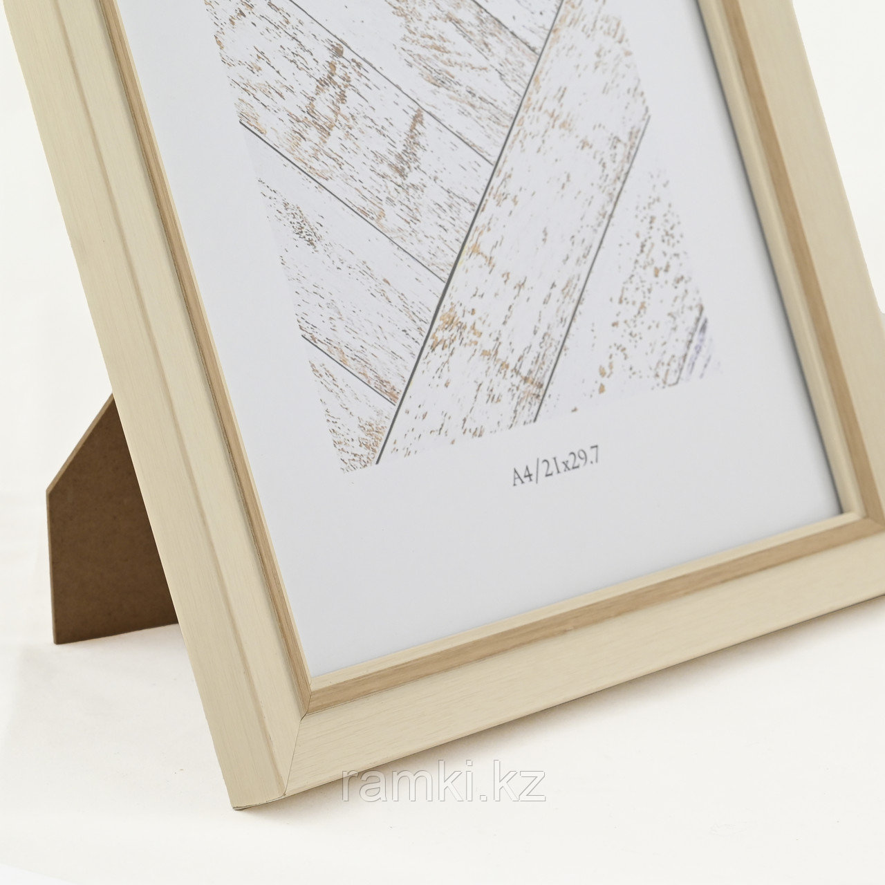 Бежевая рамка А4 с кантом