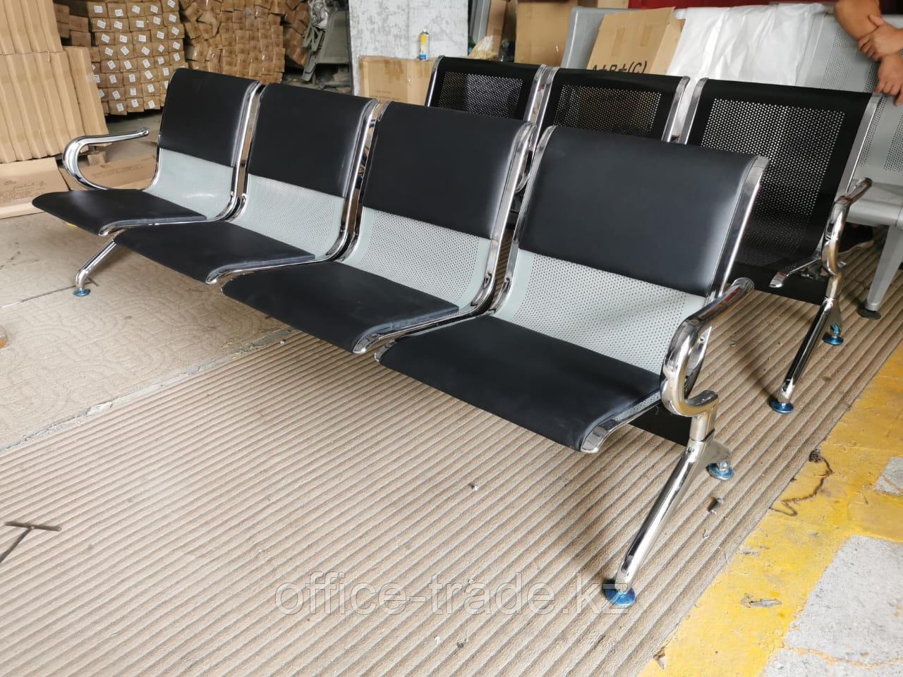 Скамья 4-х местная с обивкой