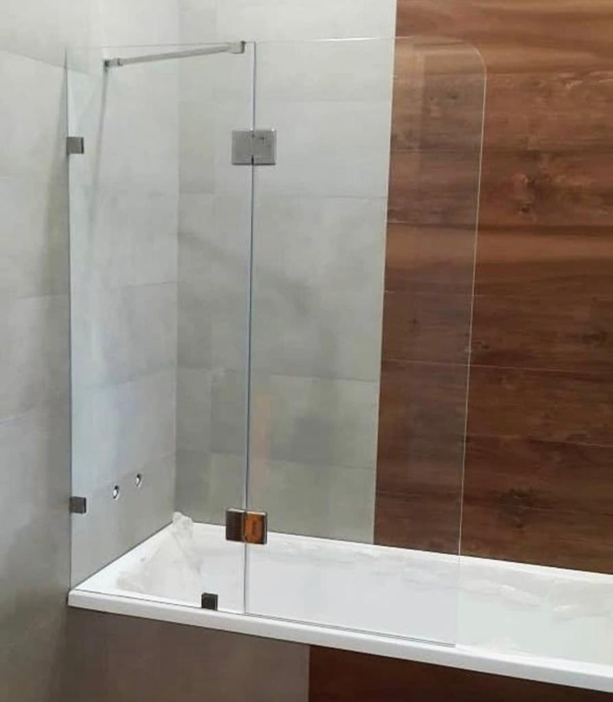 Душевая шторка на ванну из стекла, распашная дверца. c установкой - фото 1 - id-p93153077