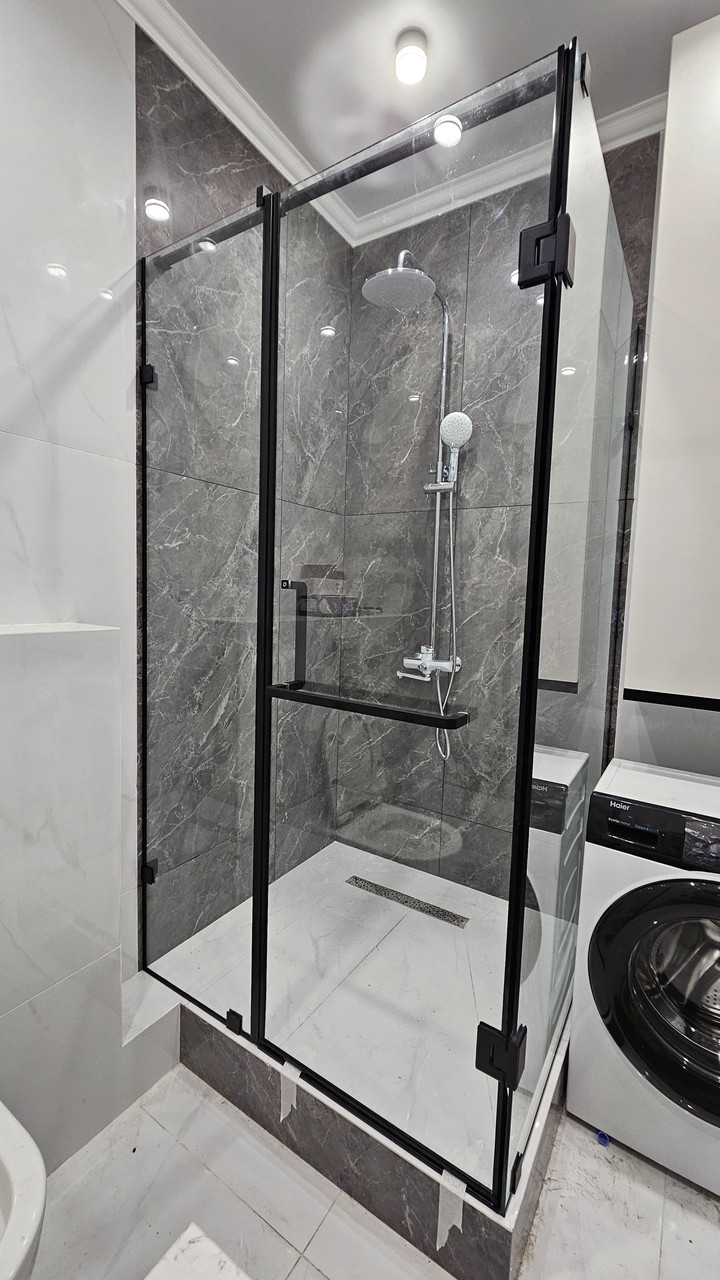 Стекло прозрачное, фурнитура черная, внутренние открывание., фото 1