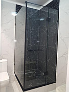 Стекло прозрачное, фурнитура черная с распашным открыванием.