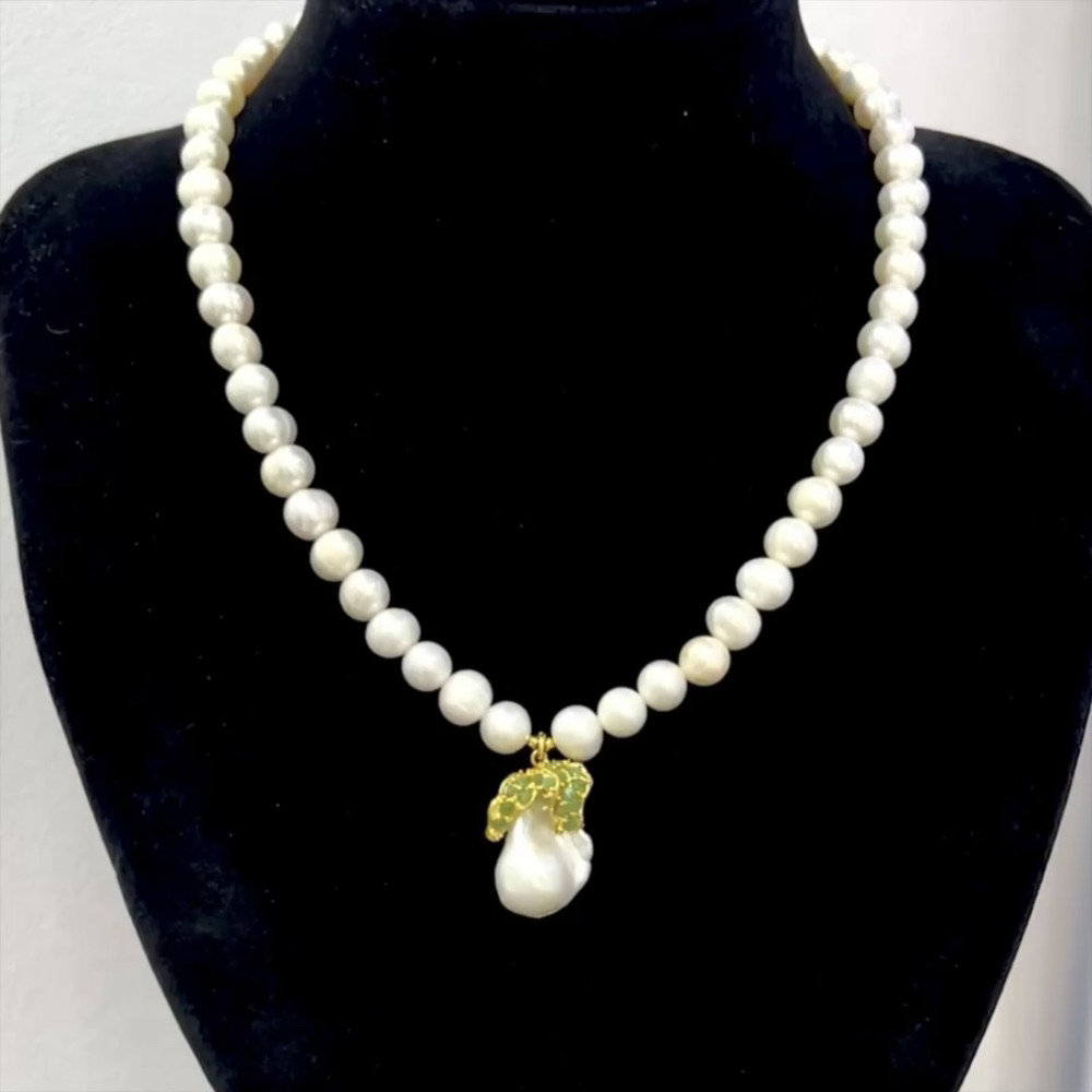 Колье с натуральным Жемчугом Барокко и Изумрудами, фото 1