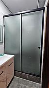 Душевое ограждение с сдвижной дверью матовое стекло.
