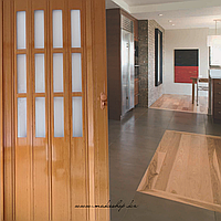 Пластиковые раздвижные двери-гармошка со стеклом стиль и экономия места (0,86см Х 2м,030см) Вишня светлый