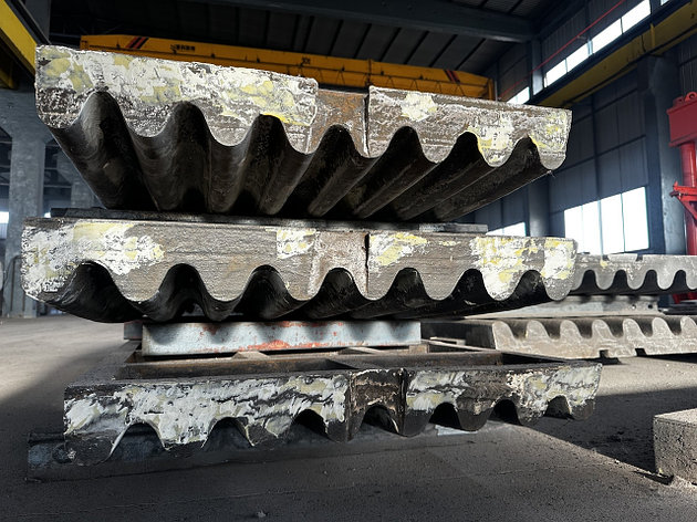 Брони, броне-плиты  на щековые (челюстные) дробилки., фото 1