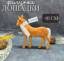 Лошадь фигурка этно с шарфом OZGESHE 16*17 см бежевая