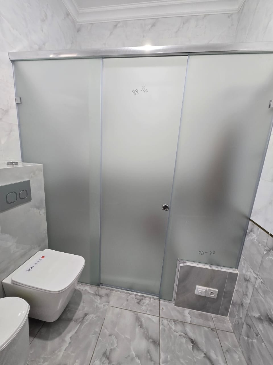 Душевое ограждение, цвет стекла матовое , фурнитура G-профиль хром !, фото 1