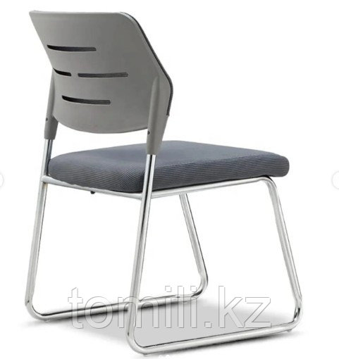 Стул офисный на полозьях