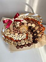 Корзина из орехов