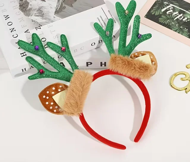 Ободок новогодний Олень OZGESHE ушки и рожки зеленые с красными бубенчиками
