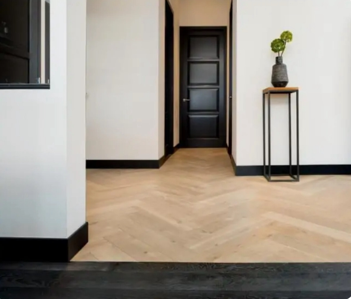 Алюминиевый плинтус ПЛ 100 Черный матовый, фото 1