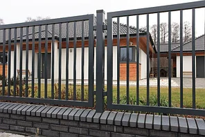 Забор из профильных труб